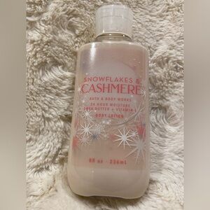 Snowflake ❄️ and Cashmere shea butter+ vitamin E by BBW 8oz